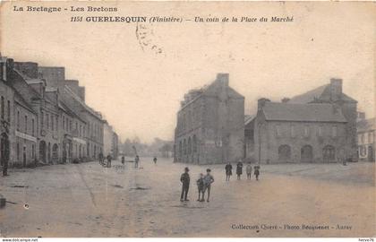 GUERLESQUIN - un coin de la Place du Marché