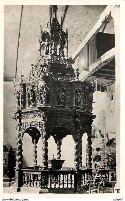 CPA Guimiliau Finistere Interieur de l'Eglise Le baptistere