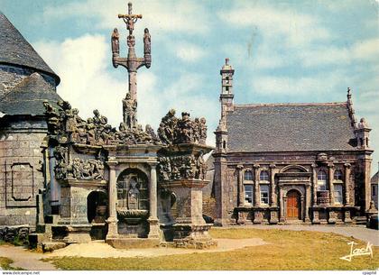CPM Guimiliau Le Calvaire et la chapelle ossuaire (XVIe et XVII)
