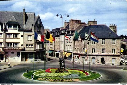 CPSM GUINGAMP rond-point
