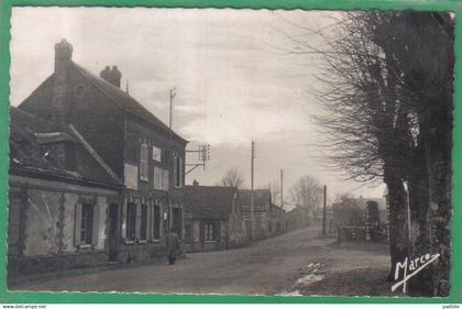 carte postale 27. Hébécourt  la place  très beau plan
