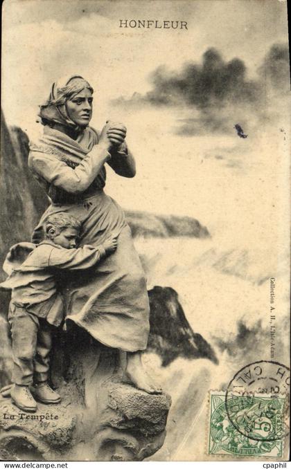 CPA Honfleur La tempete Femme