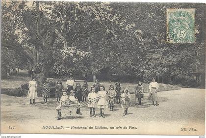 CPA Houilles Pensionnat du Château un coin du parc