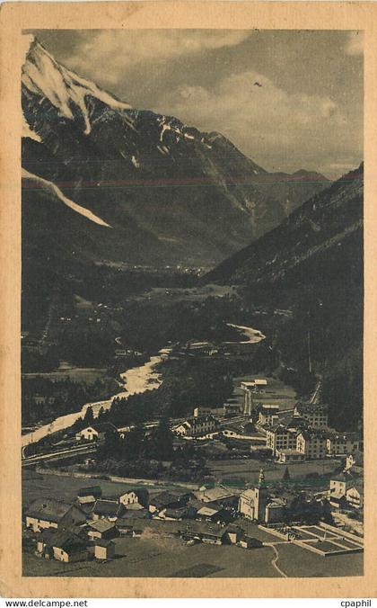 CPA Argentiere (Hte Savoie) Vue generale et le Mont-Blanc