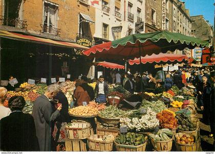 CPM Paris La rue Mouffetard