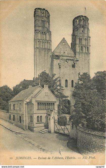 CPA Jumieges Ruines de l'Abbaye l'Entree