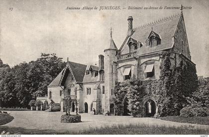 Jumieges CPA Anciennes abbaye de Jumieges Batiment au dessus de l'ancienne entree