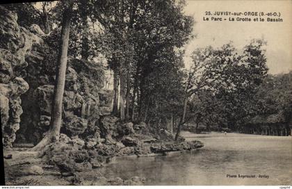 CPA Juvisy sur Orge S et O Le Parc La Grotte et Le Bassin