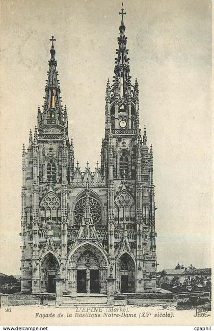 CPA L'Epine Marne Facade de la Basilique Notre Dame
