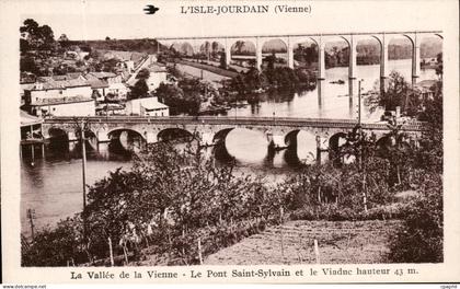 CPA L'Isle Jourdain La Vallee De La Vienne Le Pont Saint Sylvain Et Le Viaduc Hauteur