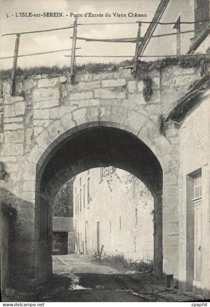 CPA L'Isle sur Serein Porte d'Entree du Vieux Chateau