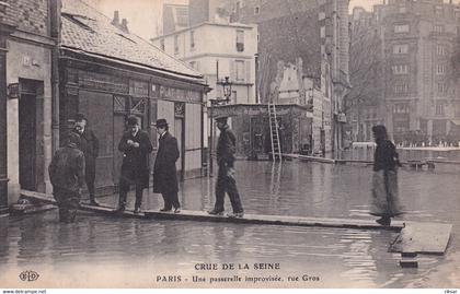 PARIS (INONDATION)