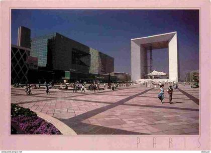 92 - La Défense - L'Esplanade de La Défense et les Quatre-Temps et la Grande Arche - CPM - Voir Scans Recto-Verso