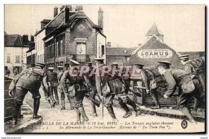 CPA Bataille de la Marne Les troupes anglaises chassent les allemands de la Ferte Gaucher En plein feu
