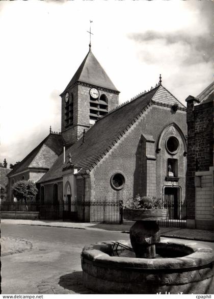 CPSM La Ferte Gaucher (S et M) L'Eglise paroissiale Saint Romain (XIIIe et XVIe siecle)