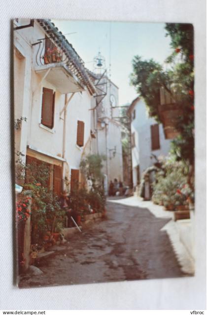 AB589, Cpm 1982, La Garde, une rue fleurie, Var 83