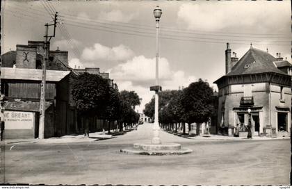 CPM La Guerche de Bretagne Avenue General Leclerc