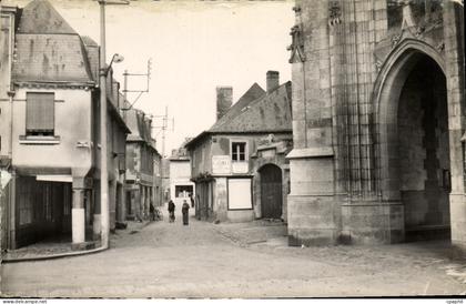 CPM La Guerche de Bretagne Rue de Cheval Blanc Les Vieux Porches