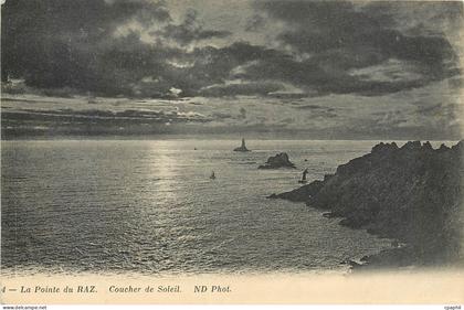 CPA La Pointe du Raz coucher de soleil