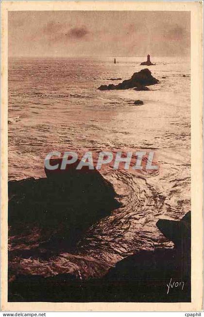 CPA Pointe du Raz Finestere - L'Eperon du Raz et le Phare de la Vieille