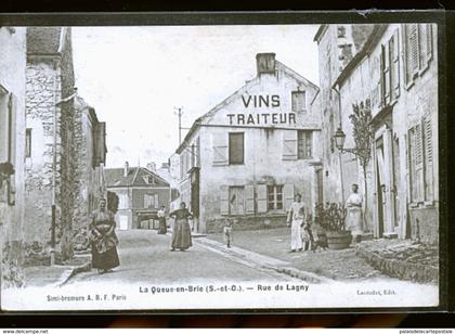 LA QUEUE EN BRIE LE TRAITEUR      JLM