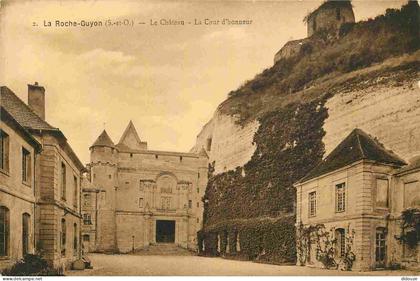 95 - La Roche Guyon - Le Chateau - La Cour d'honneur - CPA - Voir Scans Recto-Verso