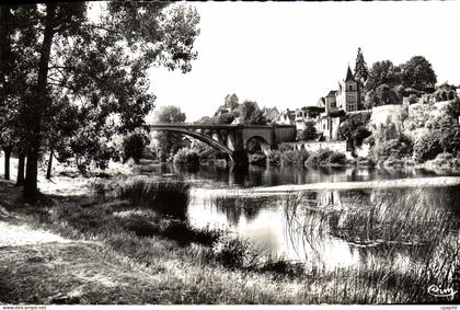 CPM La Roche Posay Les Bords De La Creuse