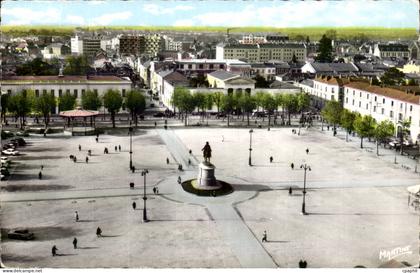 La Roche sur Yon CPA La place Napoleon