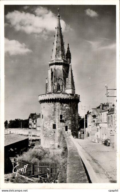 CPA La Rochelle Ch Mar La Tour des Quatre Sergents de la Rochelle