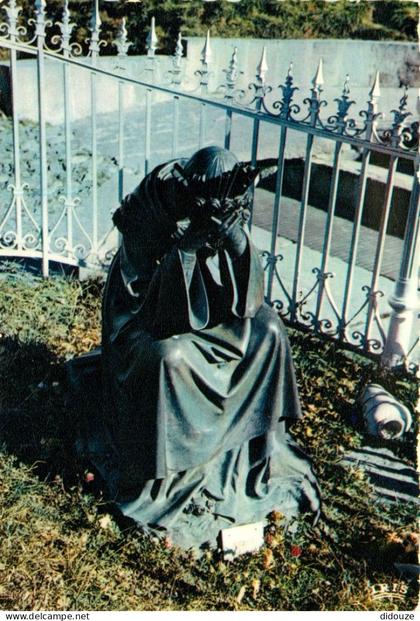 Carte Postale - 38 - La Salette - Sanctuaire Notre Dame de la Salette - La Vierge en pleurs - Lieu de Pèlerinage - Carte