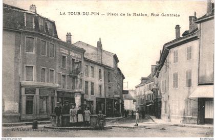 CPA-Carte Postale France  La Tour-du-Pin  Place de la Nation Rue centrale 1922  VM55751ok