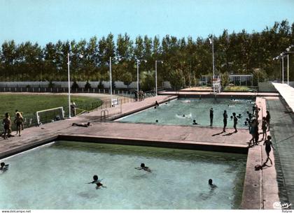 la voulte sur rhône - la piscine municipale - baigneurs