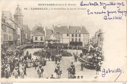 CPA Lamballe La Grande Place un Jour de Cavalcade