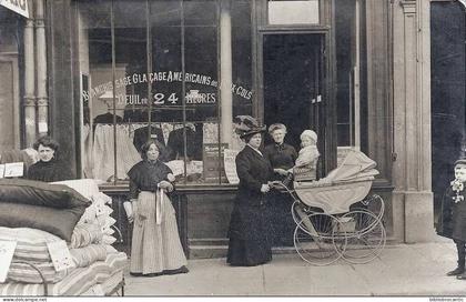 D33 - LANGON - CARTE PHOTO PRIVEE < BELLE VUE ANIMEE DE L'ECHOPPE "BLANCHISSAGE-GLACAGE AMERICAINS.."