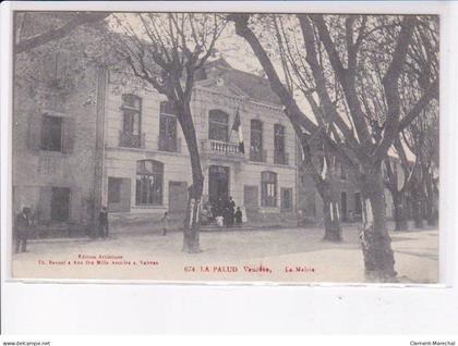 LAPALUD: la mairie - très bon état