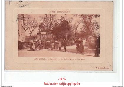 LAROQUE - Sur le boulevard - Une leçon - état