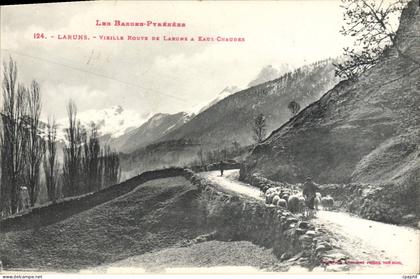 CPA Laruns Vieille Route De Laruns a Eaux Chaudes Berger Moutons