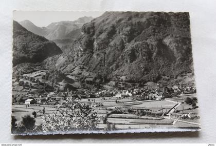 Cpm 1964, Laruns, vue générale, au fond les gorges d'Eaux Chaudes, Pyrénées atlantiques 64