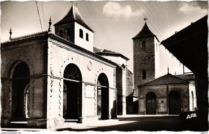CPA LAUZERTE La Halle L'Église Chateau d'Eau (982711)