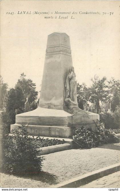CPA Laval (Mayenne) Monument des Combattants Morts a Laval Militaria
