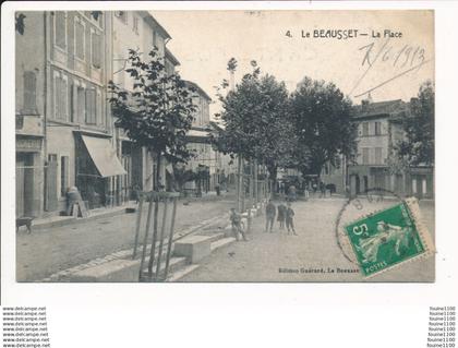 LE BEAUSSET la place