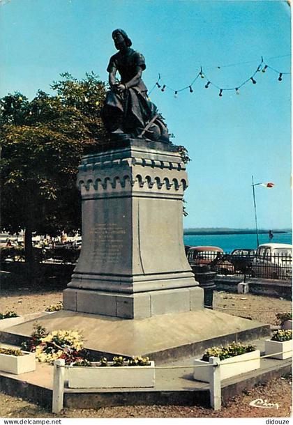 Carte Postale - 80 - Le Crotoy - Statue de Jeanne d'Arc  prisonnière au Crotoy - Automobiles - Flamme Postale de Le Crot
