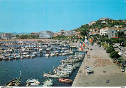 CPM Le Lavandou Vue generale sur le Port