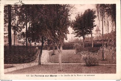 CPA La Perreux sur Marne Le Jardin de la Mairne en automne