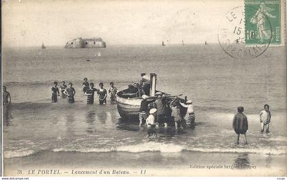 CPA Le Portel Lancement d'un Bateau