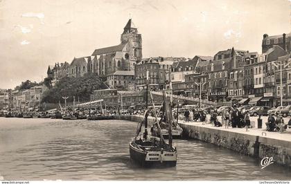 [-10%] FRANCE - Le Tréport - Port - Quai - Bateau - Transport - Eglise St Jacques - Commerce - animé - Carte postale