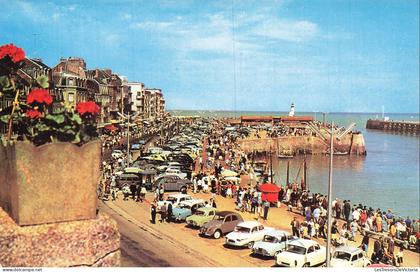 FRANCE - Le Tréport - Quais - Avant Port - voitures anciennes - Transport - Phare - fleurs - animé - Carte Postale
