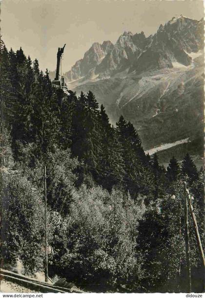 74 - Les Houches - Carte dentelée - CPSM grand format - Voir Scans Recto-Verso