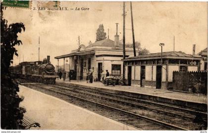 CPA LES MUREAUX - La Gare (211357)
