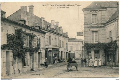 LES TROIS MOUTIERS - La Grande Rue